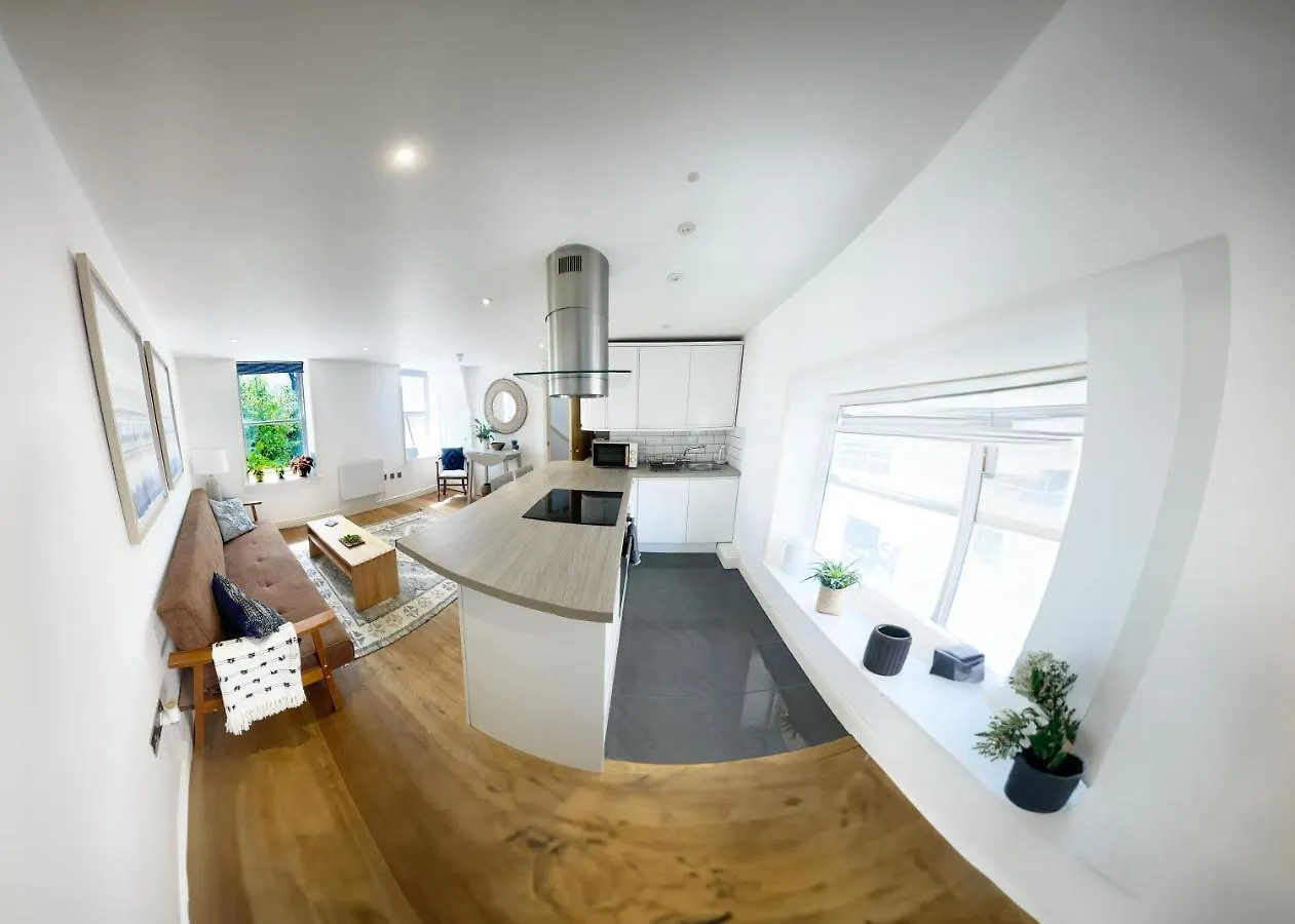 Charming & Chic, Cosy Beach Nest, Just 2-Min Walk! Brighton