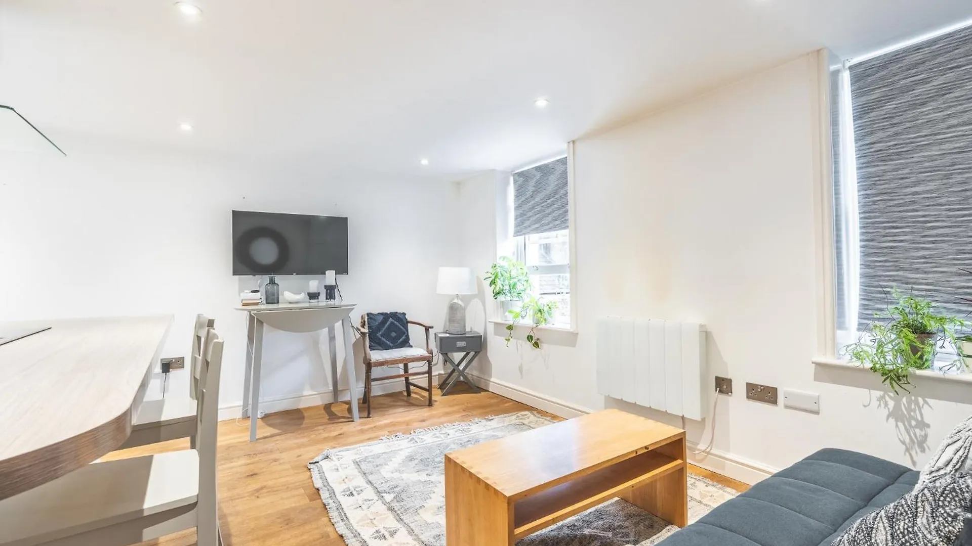 Charming & Chic, Cosy Beach Nest, Just 2-Min Walk! Brighton 0*,  Reino Unido