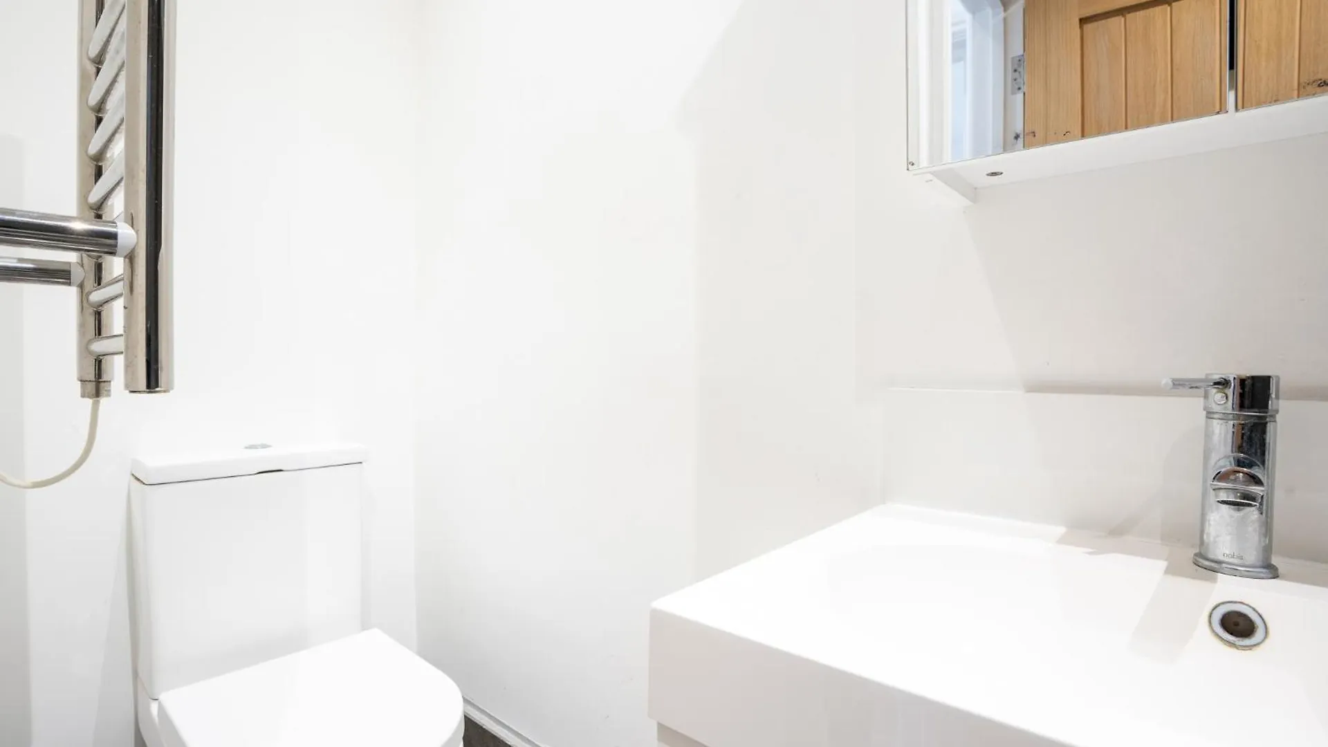 Charming & Chic, Cosy Beach Nest, Just 2-Min Walk! Brighton Apartamento