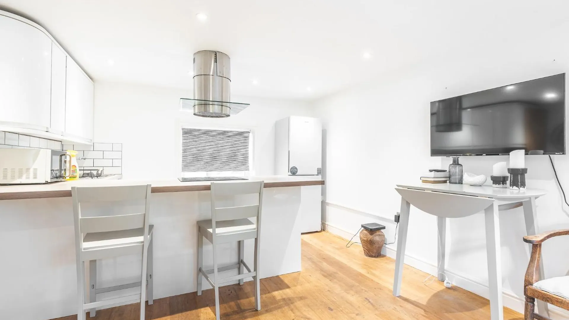 Charming & Chic, Cosy Beach Nest, Just 2-Min Walk! Brighton