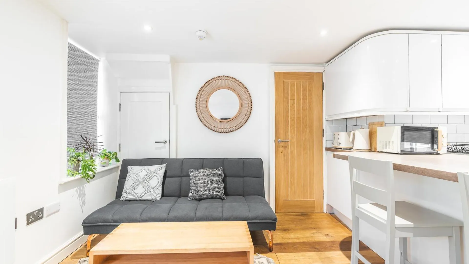 Charming & Chic, Cosy Beach Nest, Just 2-Min Walk! Brighton
